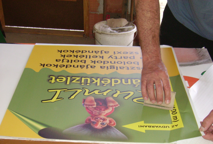 Felirat, rekl�mfelirat - kas�roz�s, lamin�l�s - 004